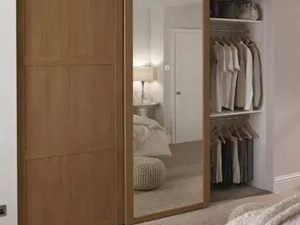 Installation effect of wardrobe dressing mirror